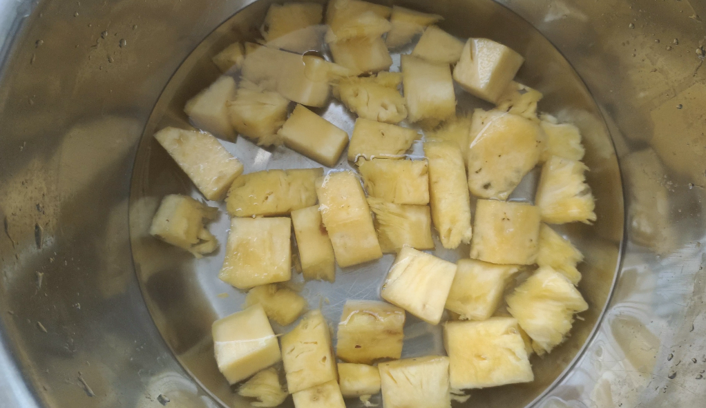 菠萝咕咾肉的家庭版做法，在家就能吃上酸甜爽口的美食