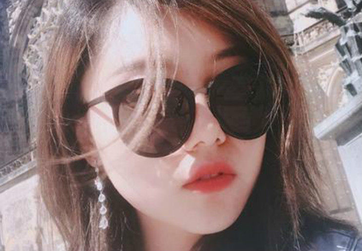 她在“非诚勿扰”站了五年，亮灯无数却一直不