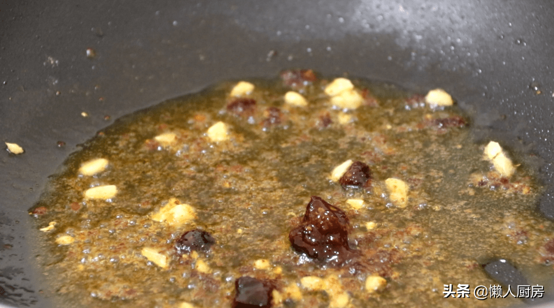 土豆别再炖肉了，教你一个新吃法，好吃到停不下来，比吃肉香