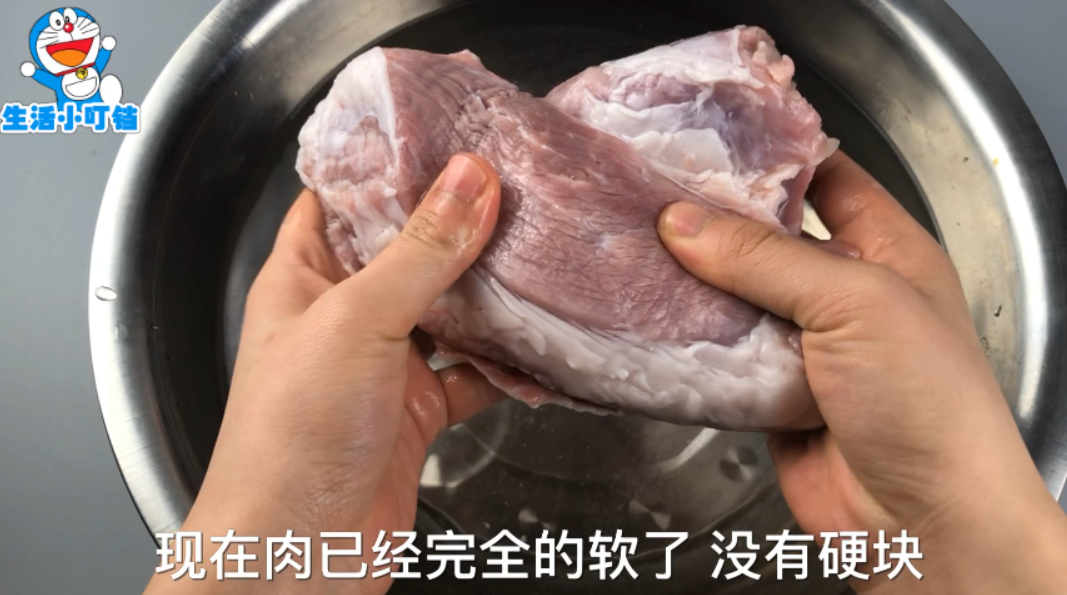 解冻肉别再用热水了，教你一个小诀窍，快速解冻还保鲜，太省事了