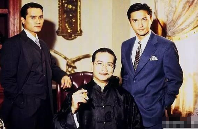 53岁陈锦鸿罕露面，为照顾自闭症儿子，正当红时退出娱乐圈