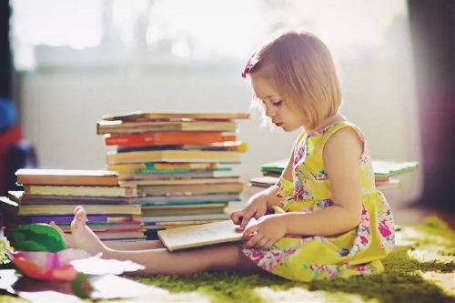 研究發現：寶寶智力發育不能靠閱讀，有種被忽視的行為更有幫助