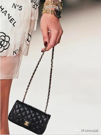 CHANEL、FENDI这131只迷你手袋成大牌新王炸