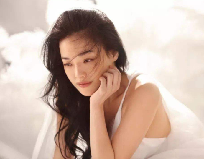 性感女神邱淑贞：为王晶甘愿做十年小三，嫁豪