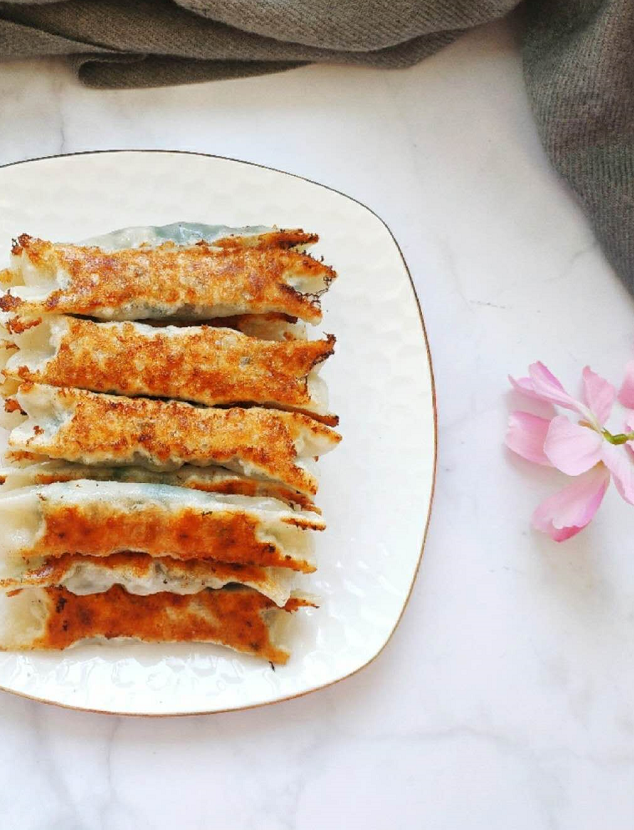 Teach you three kinds of pot stickers!  The stuffing is so thin and so delicious!  One learns