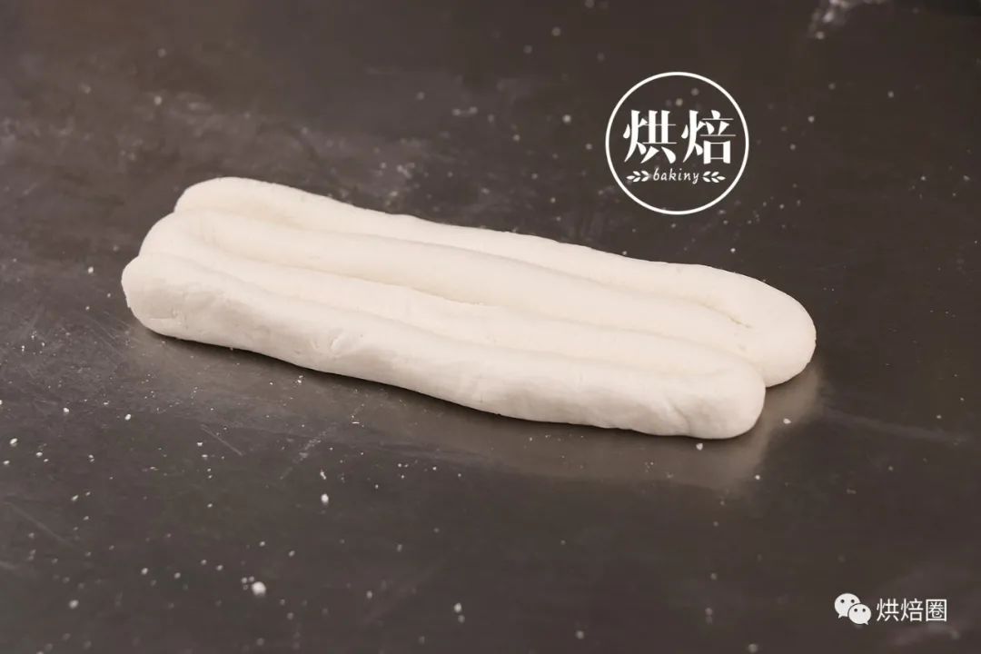 南昌人把糯米糕做成圈状 油炸不会黄 外脆内糯 成为江西五大名点