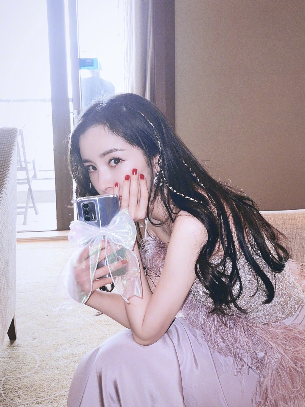 After Yang Mi changes modelling division head beautiful temperament is pulled full, the spot and humour of vermicelli made from bean starch are interactive: 