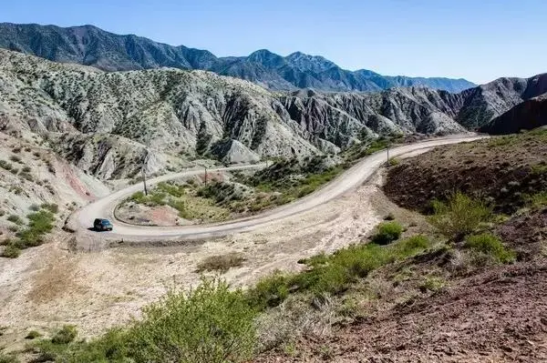 新疆旅游攻略，这8条路线，有生之年一定要去一次