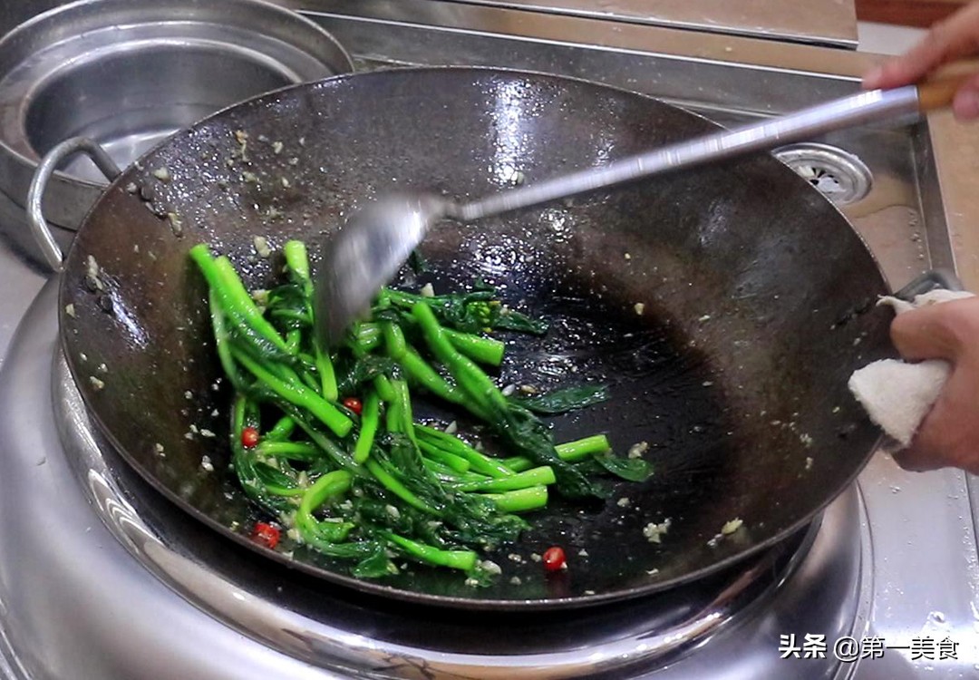 图片[5]-【蚝油菜心】做法步骤图 清脆爽口 色泽翠绿又入味-起舞食谱网