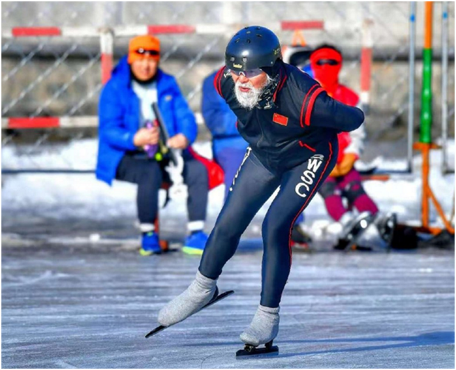 85岁王德顺健身，表情凶狠荷尔蒙旺盛，妻子时尚