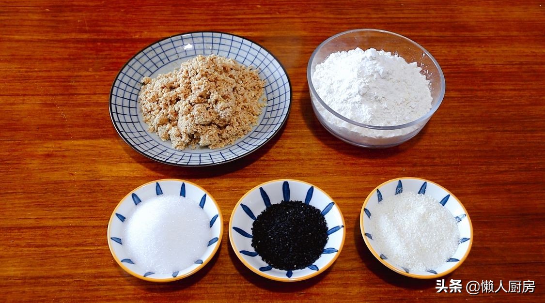 過年做這道小吃，包滿花生餡，寓意錢包滿，是招待客人必備的食品