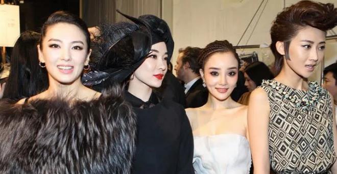 8年前女星造型有多辣眼睛？baby靠颜值扛住，李小璐吓坏众人