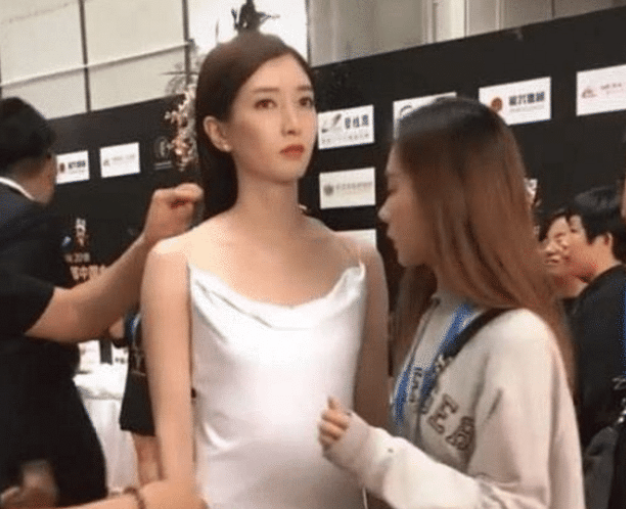 33岁江疏影有多撩人？全身仅靠两根绳吊着，网友