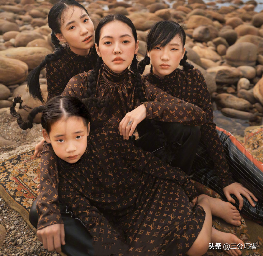 小S带三个女儿齐上阵，一张厌世脸，一张超模脸，看着像四姐妹