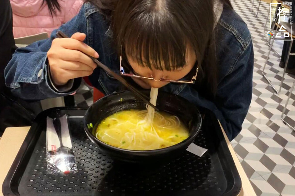 除了荤菜，什么都可以免费续餐的乡村基，真的不是山寨