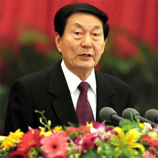 回顾上海证券交易所成立，朱镕基曾向邓小平汇报，邓：你只管做