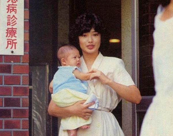 山口百惠：40年前的日本女神，巅峰时嫁人隐退，
