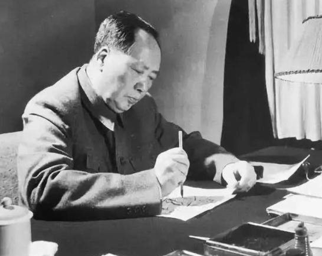 大年初一梳理百年历史，我发现毛主席有件事情从未改变过