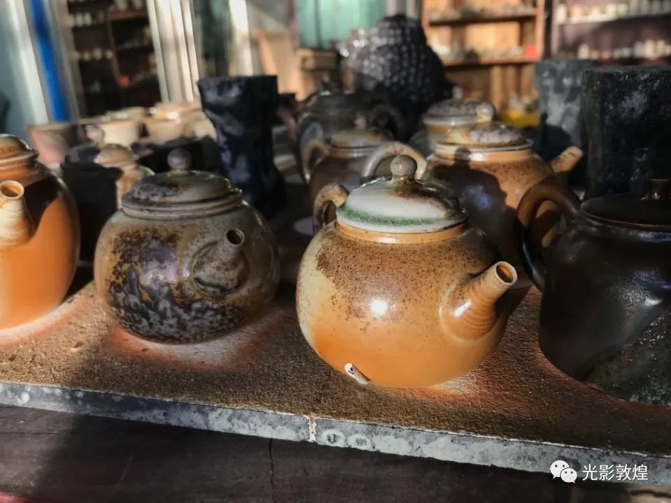 敦煌画院朴窑新年首窑烧出380多件柴烧作品