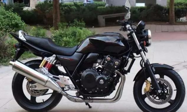 一代神车，本田CB400为何如此经典？除了车重，基