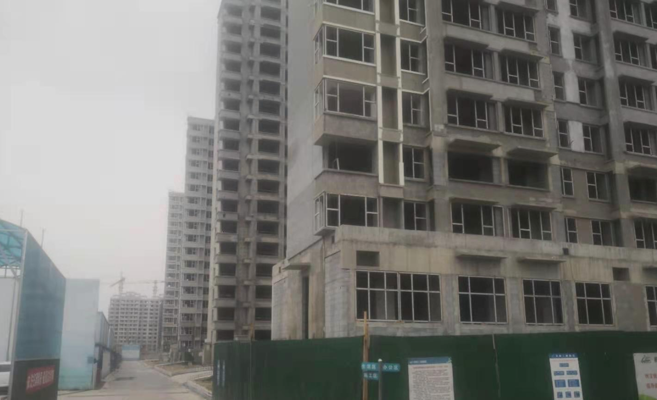 烂尾楼之殇：开发商拖欠数亿工程款，业主500万