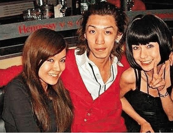 baby在日本打拼时好卑微，酒瓶怼在脸上还得笑脸