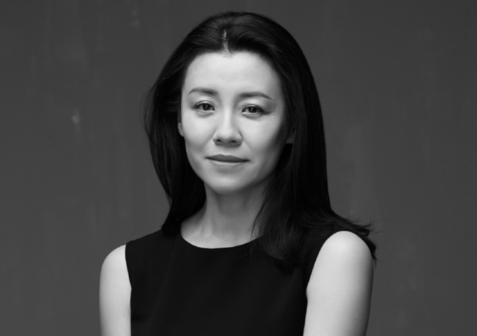 20岁合作张国荣，26岁拿影后，46岁才出圈，正午