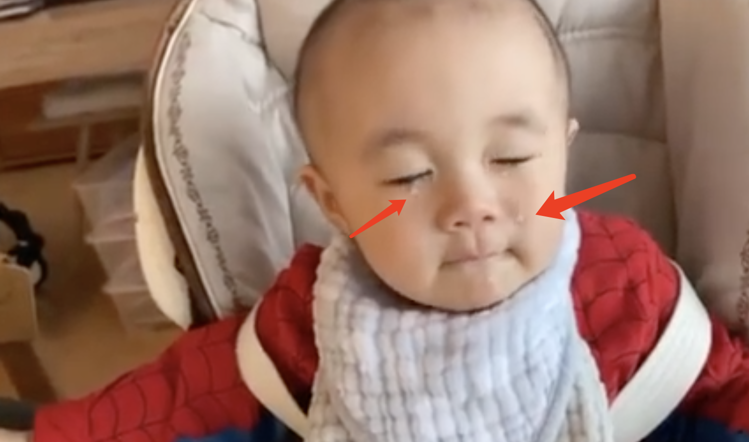 古巨基晒与儿子亲吻合集，庆祝49岁生日，化身超级奶爸太粘人