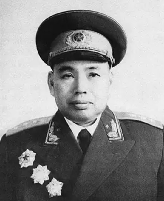 毛主席召见许世友，闲聊中毛主席问道：如果我身边出现坏人怎么办