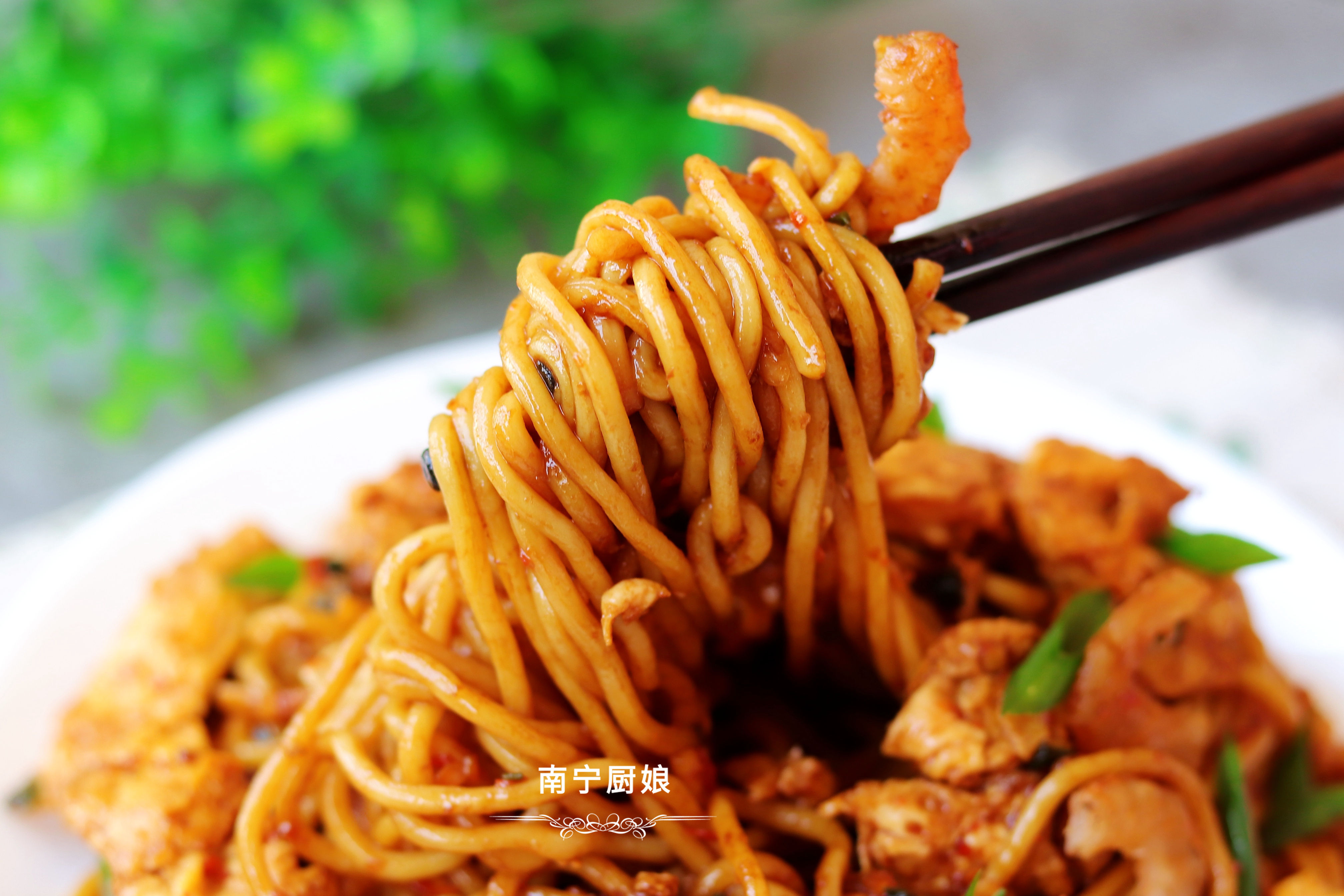 做炒麵很多人第一步就做錯了，難怪不好吃，酒店大廚教你正確做法