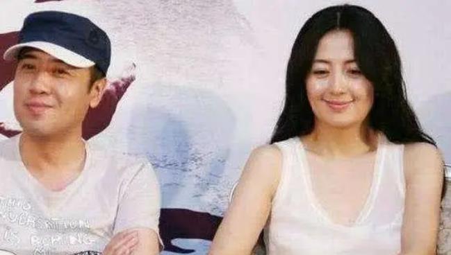 于和伟结婚28年无绯闻，当他妻子照片曝光后，网友：感觉好熟悉