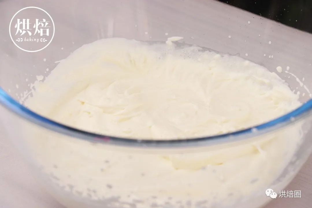 埋进椰香奶油慕斯里的芋泥卷 光看介绍就知道就多好吃了