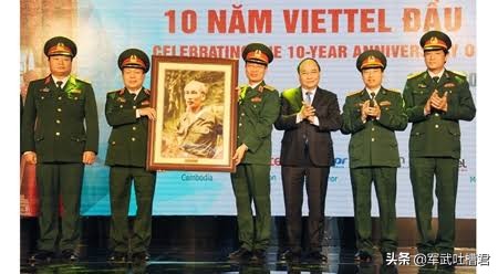 女军官手提LV包，海军自费采购基洛潜艇，越南为