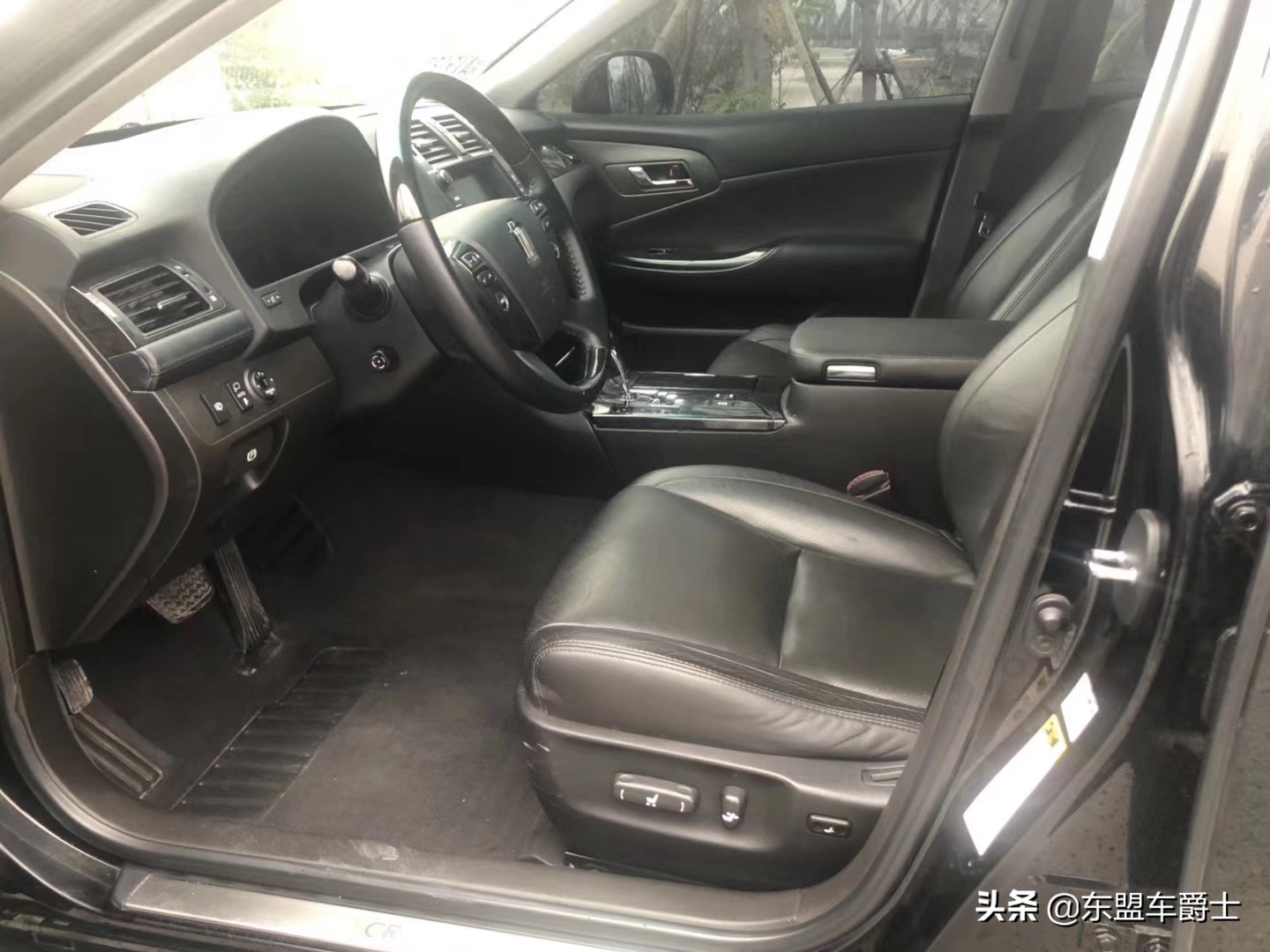 你见过这款车3.0皇冠15年上牌的吗？