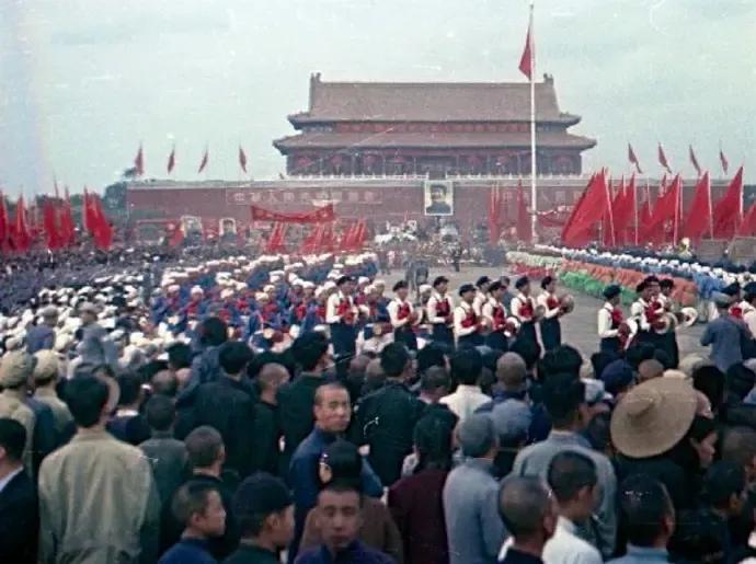 Looking back on history: The good night event is unprecedented, and I  walked into the city of Beijing on October 1, 1949 - iNEWS