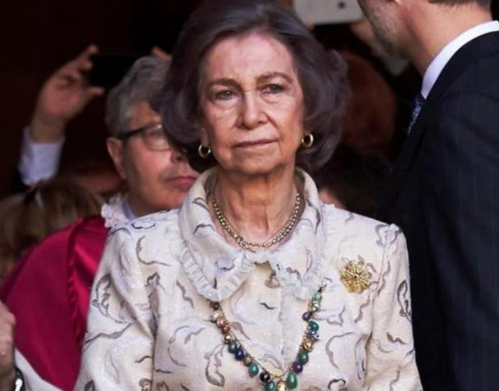 Why is the Queen Mother of Spain miserable?Husband has 1500 lovers ...