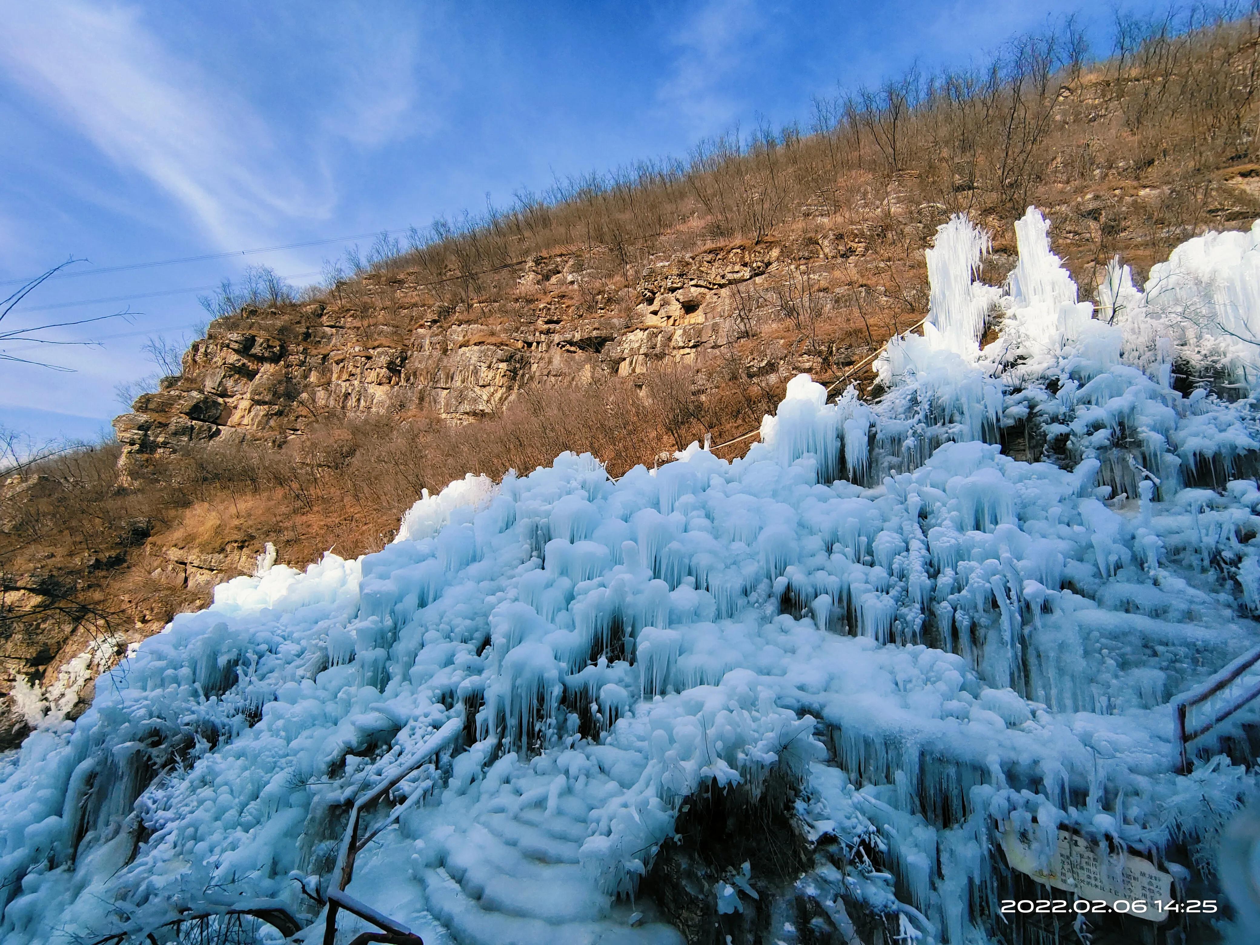 Mancheng Longju Waterfall - iNEWS