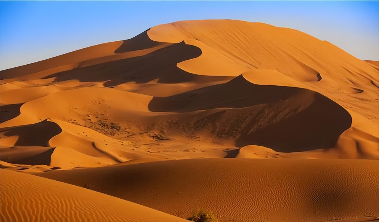 How deep is the Sahara desert?If you dig out the sand, what's under