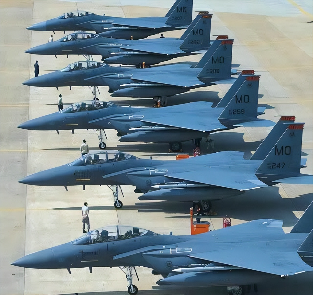How many fighter jets does the U.S. Air Force have? iNEWS