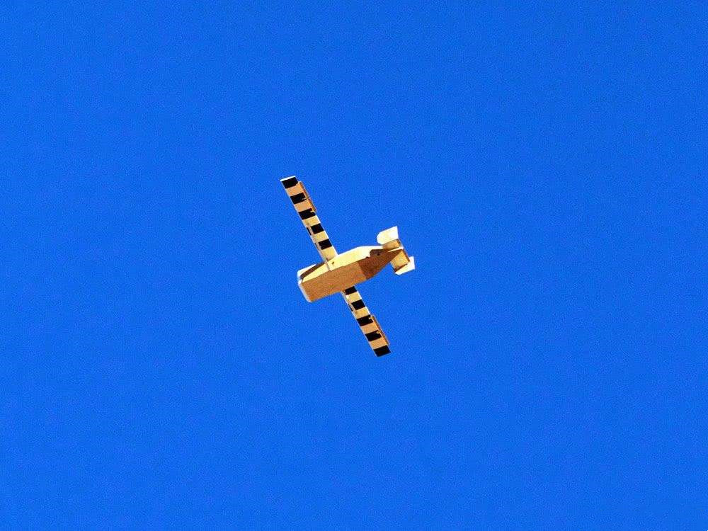 An unpowered glider can glide for thousands of kilometers, but why can the gliding shells only