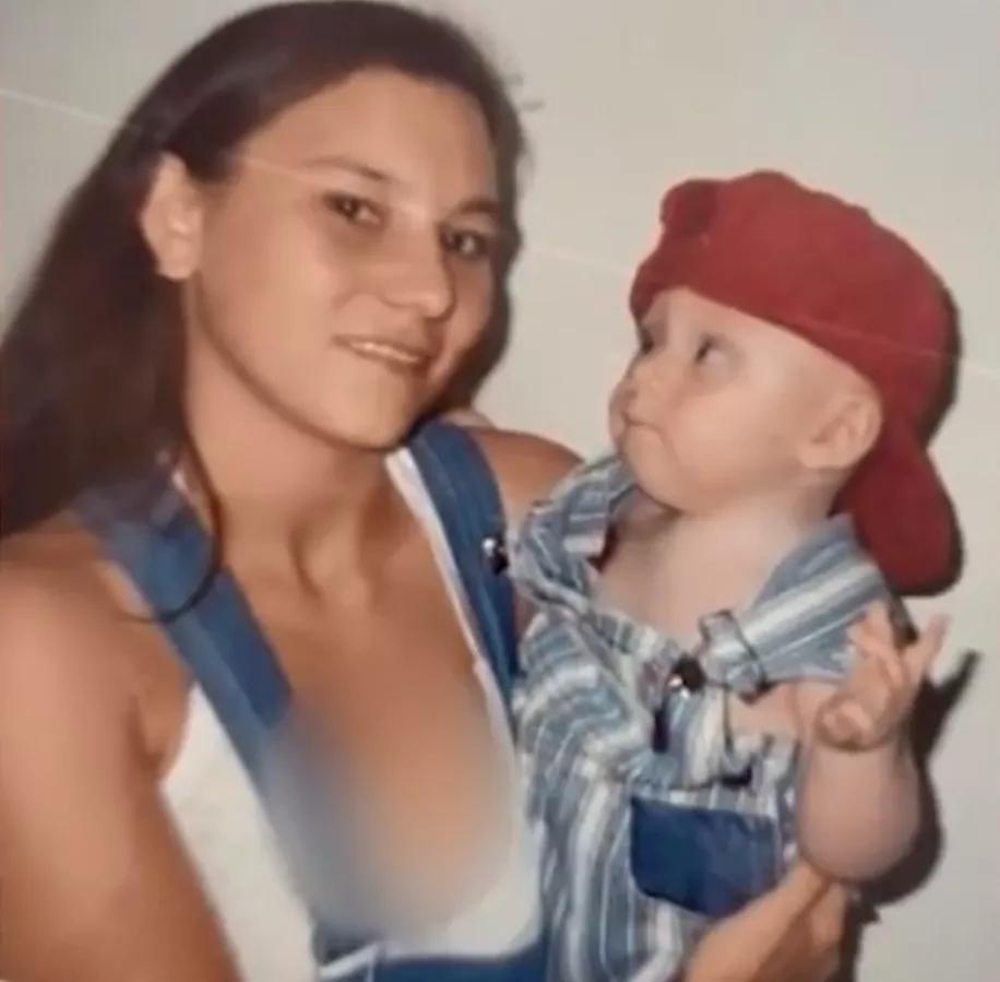 背著26歲殘疾失明的兒子週遊世界，這位43歲單親媽媽感動了上億人