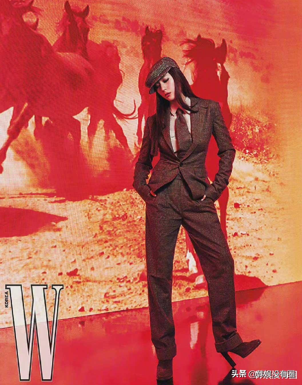 Krystal郑秀晶登 W 杂志封面 展现 画报匠人 的千面魅力 资讯咖