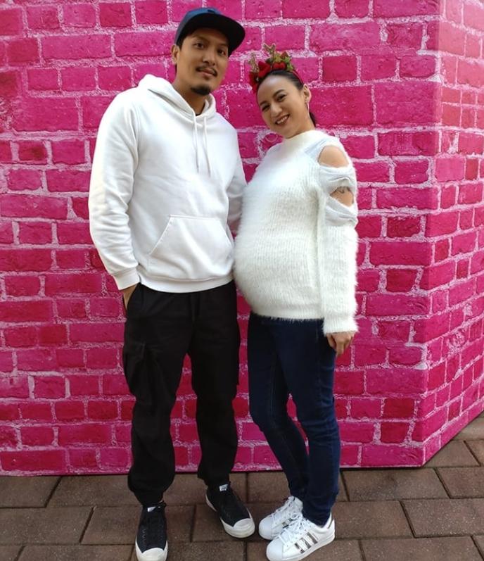 41岁女星结婚8年宣布怀孕 不惧高龄生娃危险 怀孕后仍坚持唱跳 资讯咖 41岁女星结婚8年宣布怀孕 不惧高龄生娃危险 怀孕后仍坚持唱跳 资讯咖