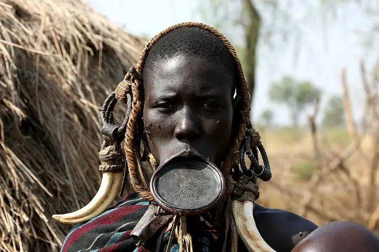 The person with the largest mouth in the world, Ethiopian tribe woman ...