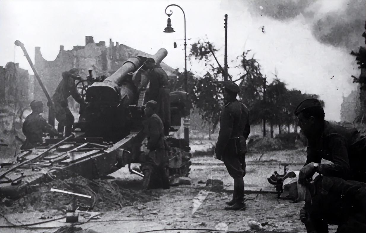 The Soviet B4 howitzer in World War II: one shot destroyed the bunker ...