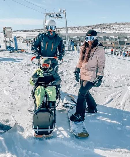 背著26歲殘疾失明的兒子週遊世界，這位43歲單親媽媽感動了上億人