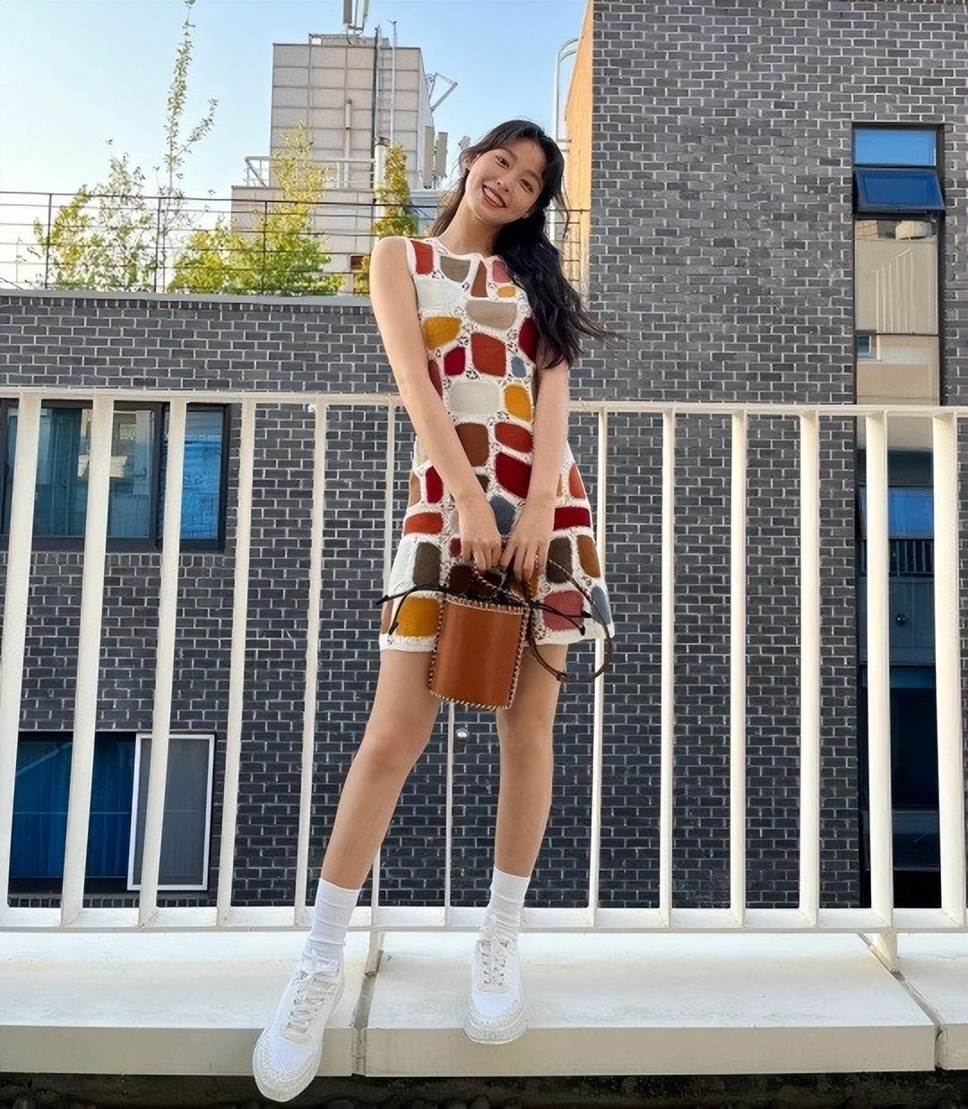 Mini Skirts, Healing Smiles!AOA Seolhyun poses charmingly, cute goddess ...