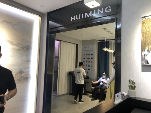 入场一年就被要求撤场，几十万装修打水漂！商户揭贵阳一“红星美凯龙”商场内幕