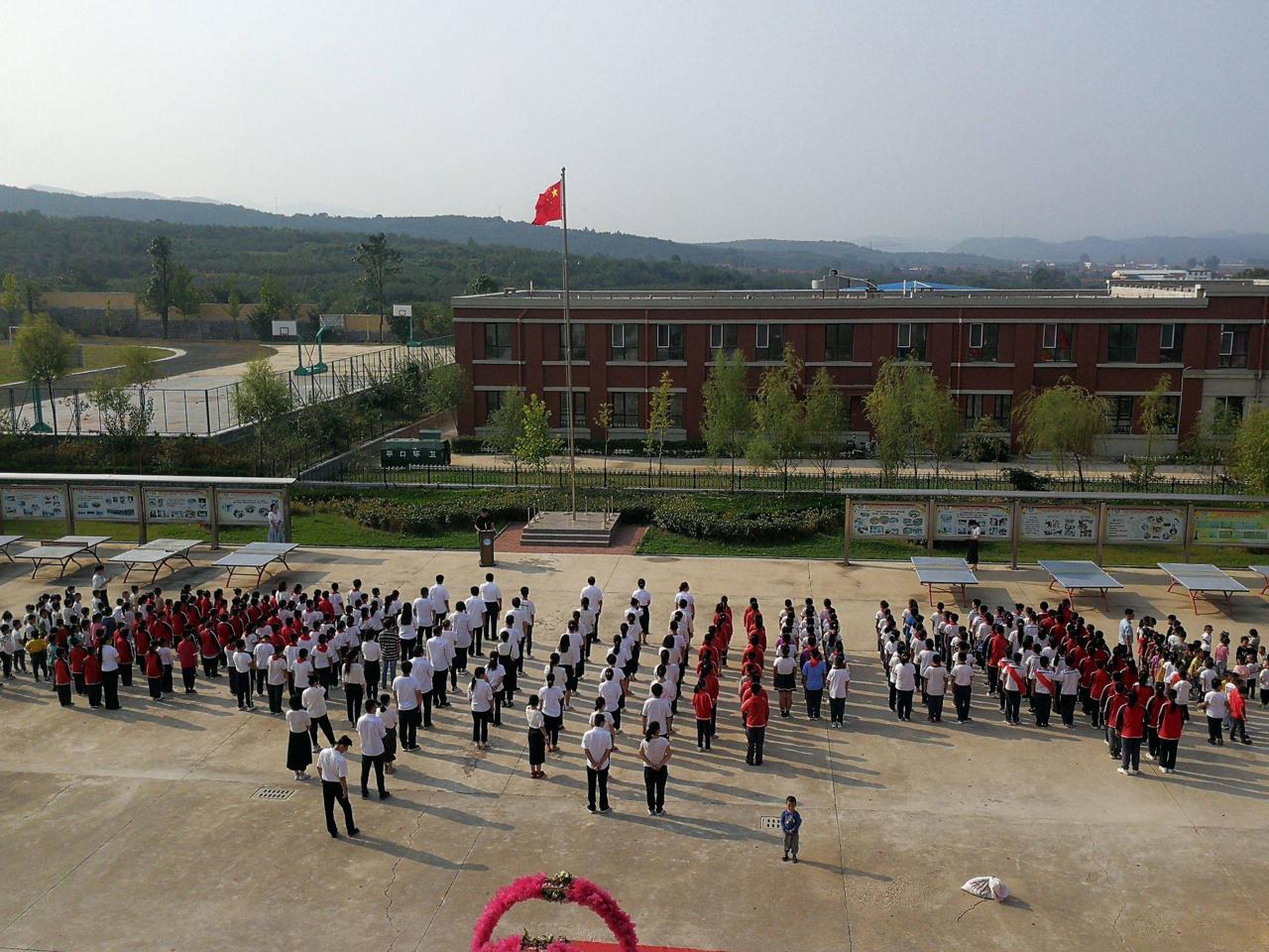 栖霞市亭口中心小学开展教师节庆祝活动(图1)